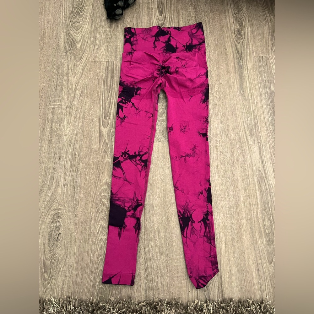 SHEIN tye die leggings